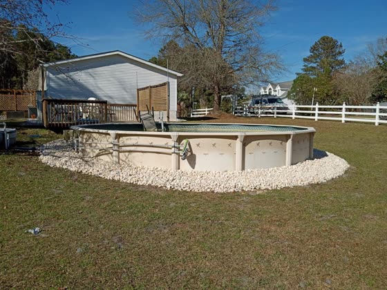 White rock ring around an above-ground pool